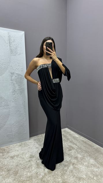 Schwarzes Kleid mit Quasten-Taillendetails an den Schultern