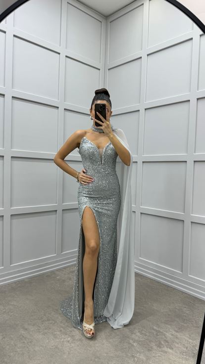 Gümüş Straplez İşleme Detay Yırtmaçlı Tasarım Abiye Elbise