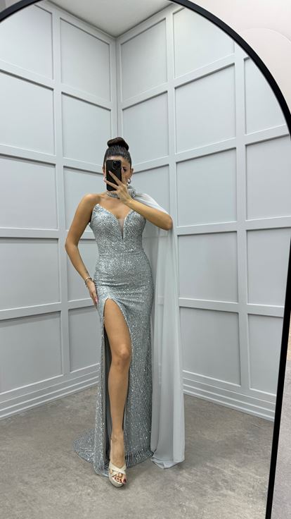 Gümüş Straplez İşleme Detay Yırtmaçlı Tasarım Abiye Elbise