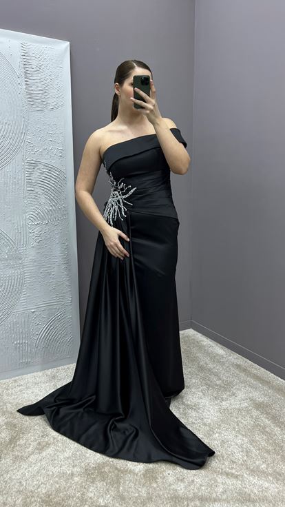 Siyah Tek Omuz Beli Taş İşlemeli Tasarım Saten Büyük Beden Abiye Elbise