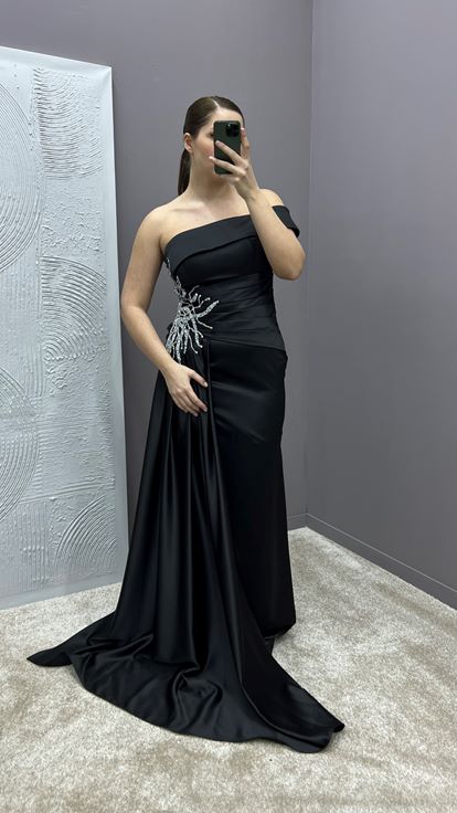 Siyah Tek Omuz Beli Taş İşlemeli Tasarım Saten Büyük Beden Abiye Elbise