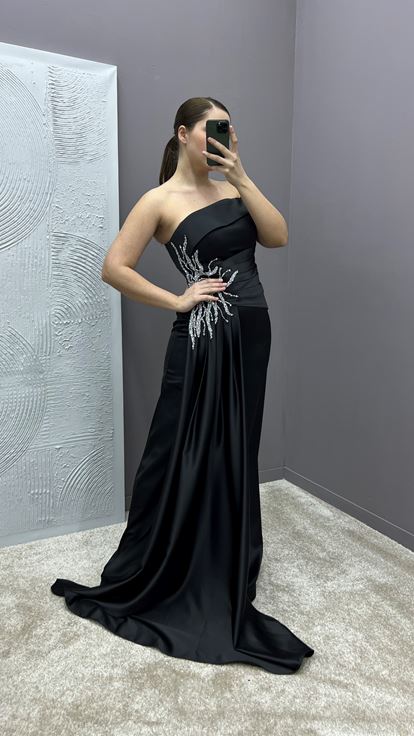 Siyah Tek Omuz Beli Taş İşlemeli Tasarım Saten Büyük Beden Abiye Elbise