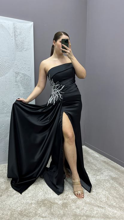 Siyah Tek Omuz Beli Taş İşlemeli Tasarım Saten Büyük Beden Abiye Elbise