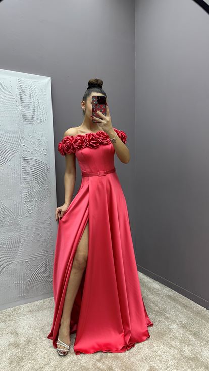 Flor De Granada Pecho Rosa Detalle Diseño Vestido De Noche De Satén