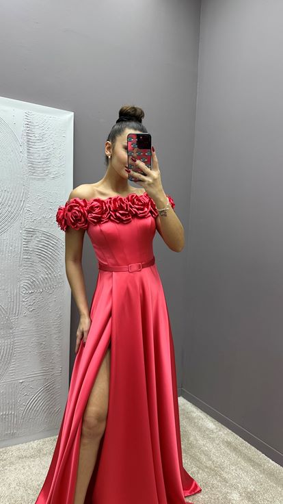 Flor De Granada Pecho Rosa Detalle Diseño Vestido De Noche De Satén