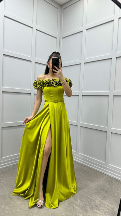 Robe de soirée en satin de conception de détail rose de poitrine verte