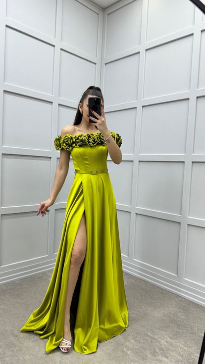 Robe de soirée en satin de conception de détail rose de poitrine verte