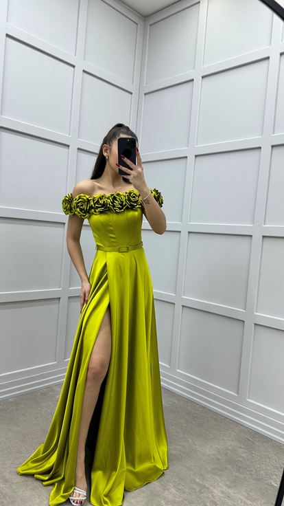 Robe de soirée en satin de conception de détail rose de poitrine verte