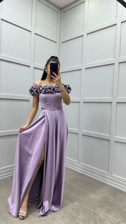 Vestido De Noche De Satén Con Detalle De Rosa En El Detalle Frontal Lila