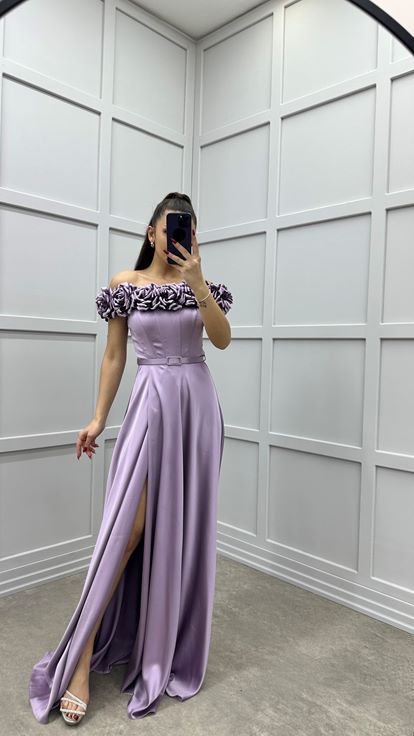 Vestido De Noche De Satén Con Detalle De Rosa En El Detalle Frontal Lila