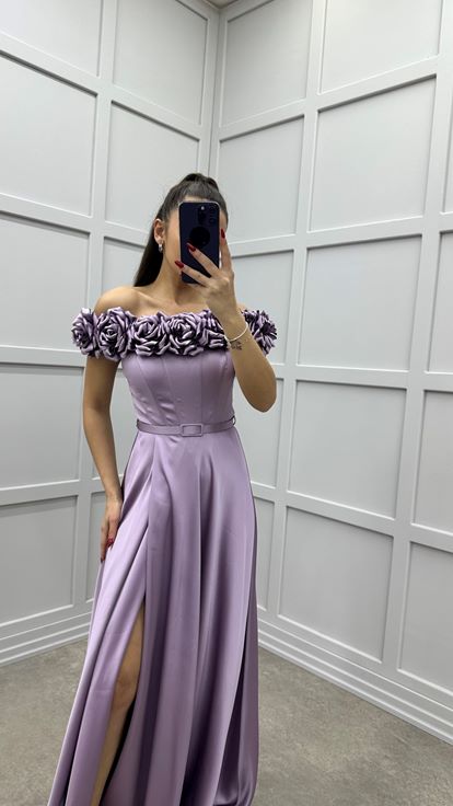 Vestido De Noche De Satén Con Detalle De Rosa En El Detalle Frontal Lila