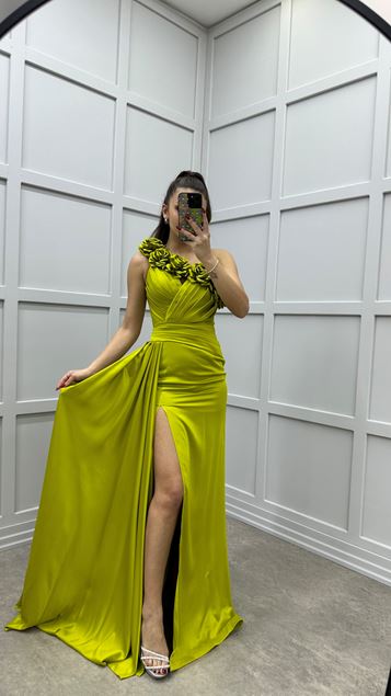 Sarı Tek Omuz Gül Detay Göğsü Pliseli Tasarım Abiye Elbise