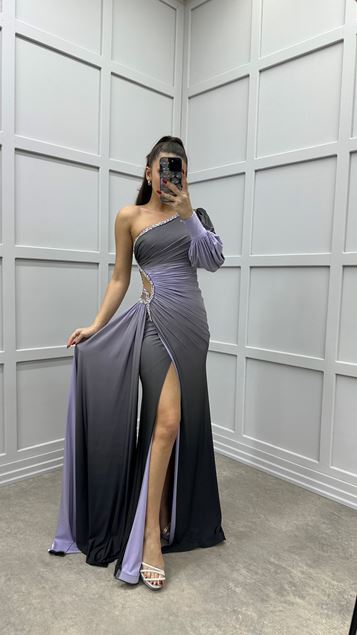 Vestido de diseño bordado en piedra con detalle de cintura de una sola manga lila