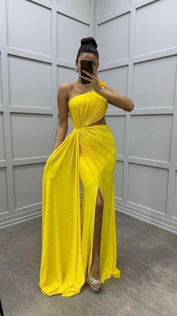 Sarı Omuzu Gül Bel Detay Pliseli Tasarım Elbise