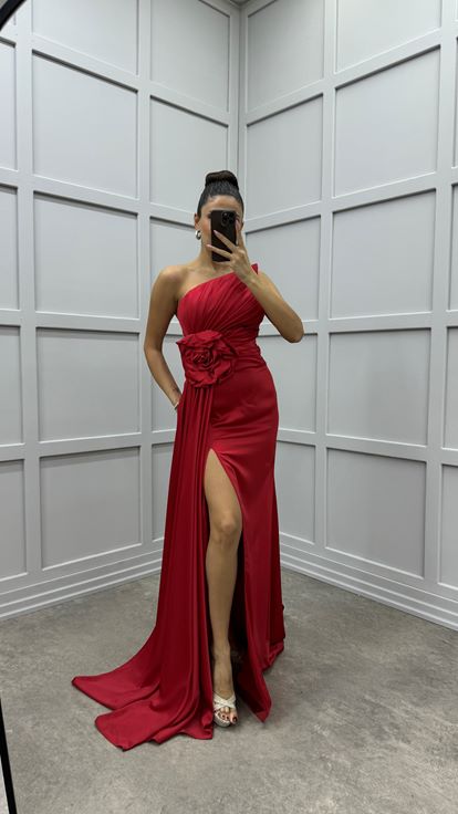 Red Strapless Rose Detail Pleated Design Evening Dress