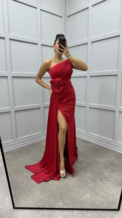 Red Strapless Rose Detail Pleated Design Evening Dress