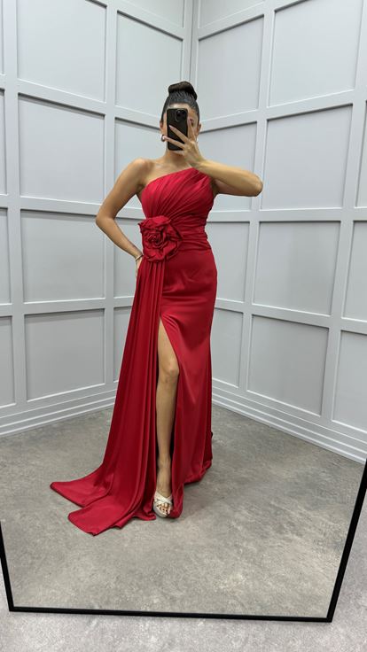 Red Strapless Rose Detail Pleated Design Evening Dress