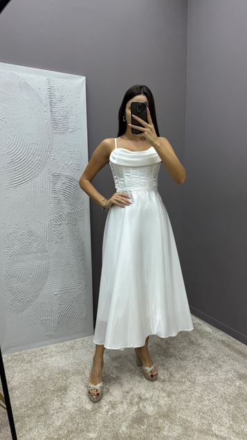 Beyaz İp Askılı Göğüs Detay Tasarım Elbise