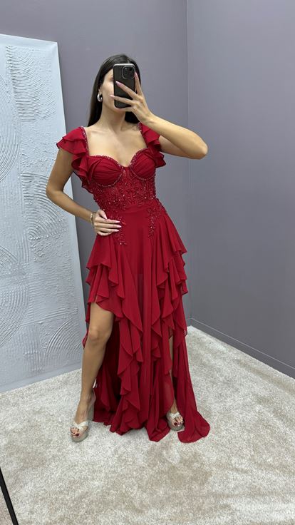 Abito Da Sera Ricamato Al Torace Con Dettaglio Di Volan Rosso