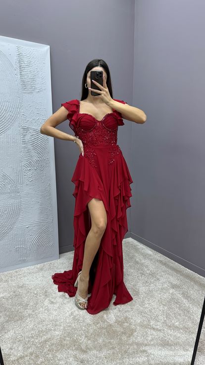 Abito Da Sera Ricamato Al Torace Con Dettaglio Di Volan Rosso