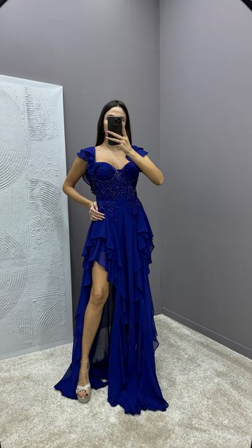 Saks Flywheel Détail poitrine brodé Design Robe de soirée