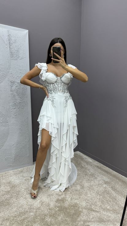 Abito Da Sera Da Sera Ricamato Al Torace Con Dettaglio Di Volan Bianco