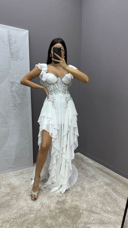 Abito Da Sera Da Sera Ricamato Al Torace Con Dettaglio Di Volan Bianco