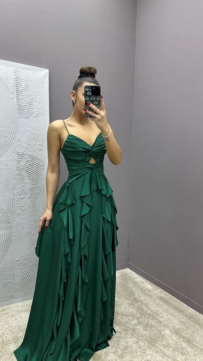 Vestido de diseño con detalle de cintura drapeado con correa de cuerda verde esmeralda