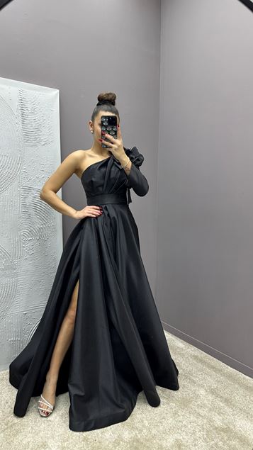 Siyah Omuzu Gül Detay Tek Omuz Tasarım Saten Abiye Elbise