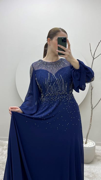 Vestido de diseñador azul marino de talla grande con mangas abullonadas y detalles bordados 