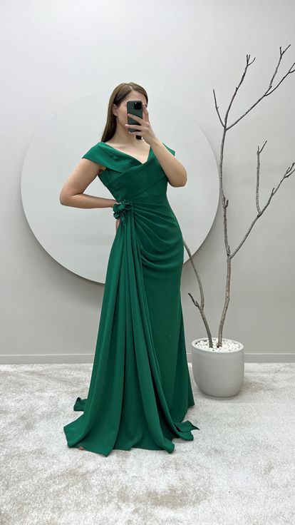 Zümrüt Yeşili Kruvaze Yaka Bel Detay Tasarım Büyük Beden Abiye Elbise