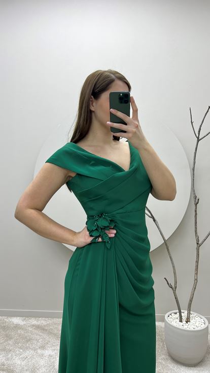 Zümrüt Yeşili Kruvaze Yaka Bel Detay Tasarım Büyük Beden Abiye Elbise