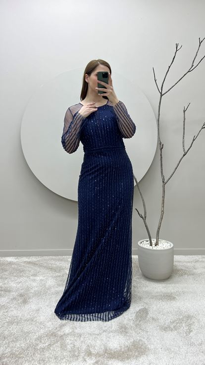 Marineblaues Designer Abendkleid in großen Größen mit besticktem Brustbereich