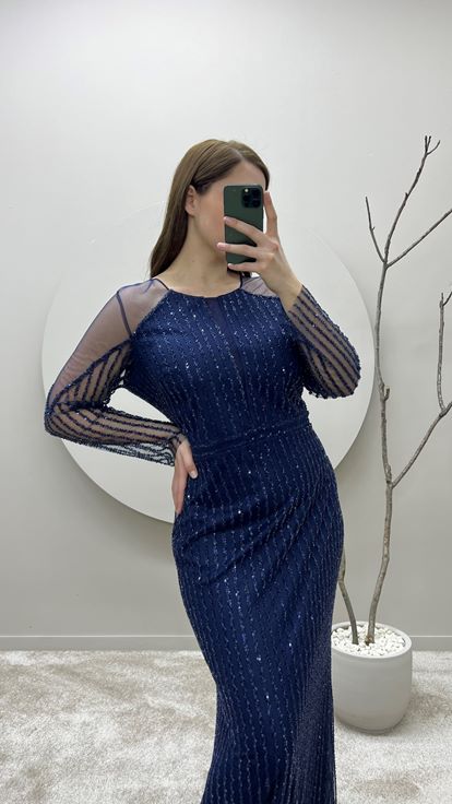 Marineblaues Designer Abendkleid in großen Größen mit besticktem Brustbereich
