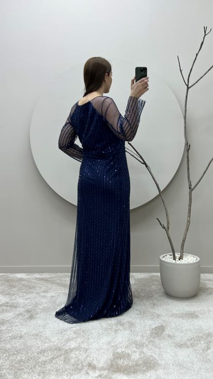 Marineblaues Designer Abendkleid in großen Größen mit besticktem Brustbereich