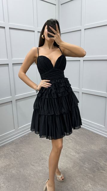 Mini vestido de diseño de piso con correa de cuerda negra