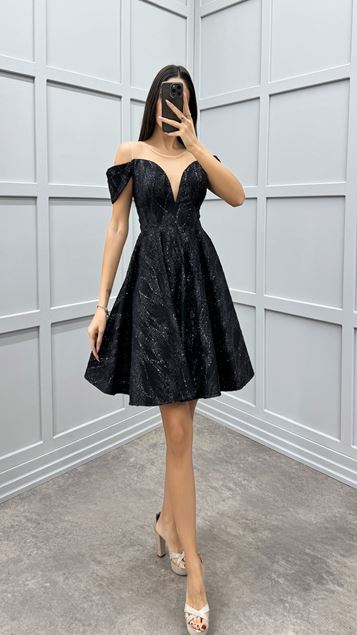 Siyah Kol Detay İşlemeli Tasarım Mini Elbise