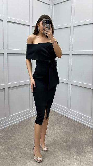 Siyah Straplez Bel Detay Tüylü Tasarım Midi Elbise