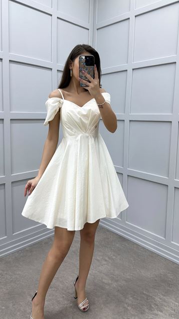 Beyaz Kalp Yaka Bel Detay Tasarım Mini Elbise
