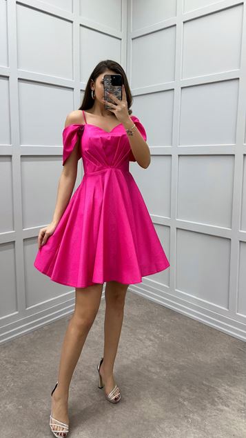 Fuşya Kalp Yaka Bel Detay Tasarım Mini Elbise
