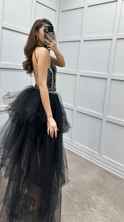 Siyah Omuz Detay Pul İşlemeli Kat Kat Tasarım Tül Elbise