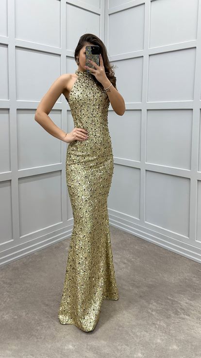 Robe de conception brodée de détail de col kaki