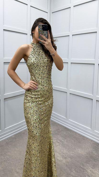 Robe de conception brodée de détail de col kaki