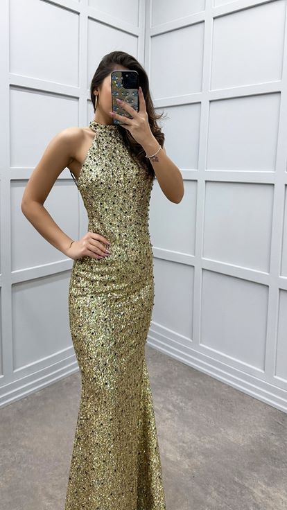 Robe de conception brodée de détail de col kaki