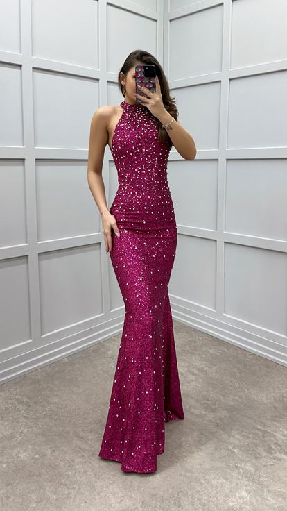 Robe à motif brodé avec détail de col fuchsia