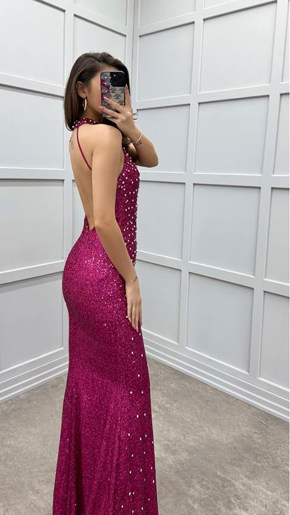 Robe à motif brodé avec détail de col fuchsia