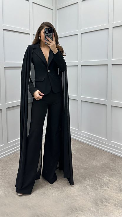 Conjunto de dos piezas con diseño de mangas negras