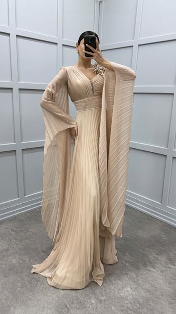 Beıge Dettaglıo Della Scella Destına Plıselı