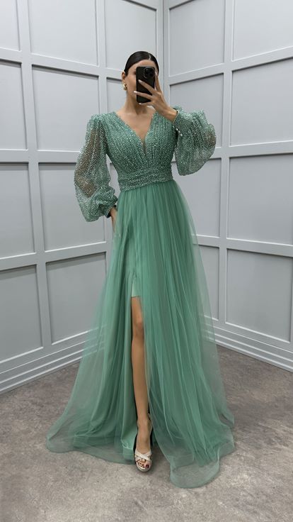 Vestido de noche de tul con diseño de manga globo con detalle de bordado verde menta