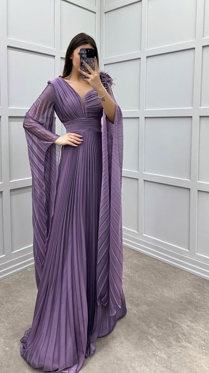 فستان بتصميم مطوي بتفاصيل كتف بلون أرجواني فاتح